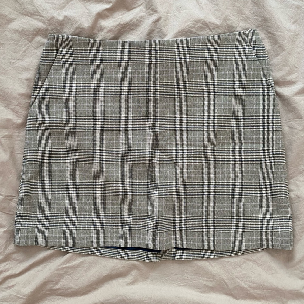 RW&CO. Gray Plaid Skirt (like new)